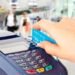 Las compras con tarjeta de débito: gran aumento durante el último trimestre de 2023