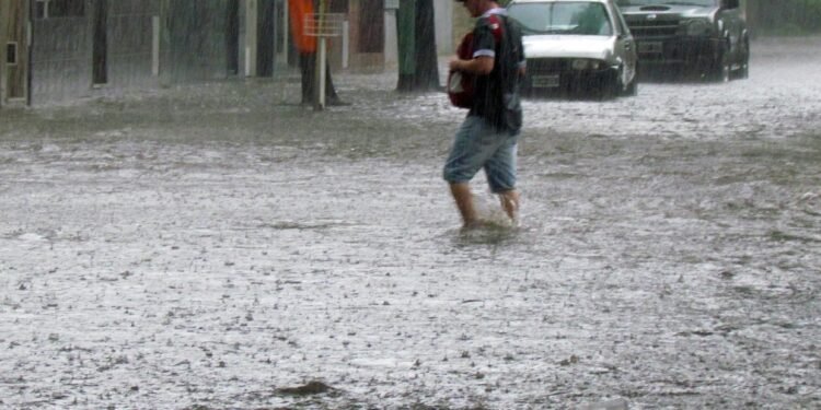Diluvio en CABA: interrupciones en los subtes y demoras en los vuelos