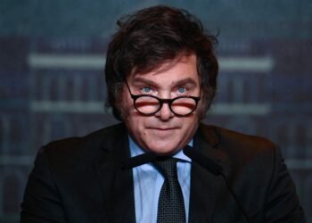 Milei dijo que no va a fijar por decreto el salario mínimo y negó que vaya a convocar a la paritaria docente
