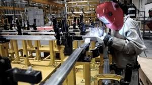 Estiman que la actividad industrial creció 1,6% interanual en marzo pero retrocedió a nivel mensual