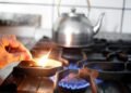 El gasto en servicios de un hogar del AMBA trepó casi 17% en mayo y acumula un alza del 500% en la era Milei