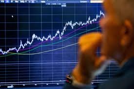 Hito Financiero: El Riesgo País perfora los 550 puntos y los bonos soberanos tocan máximos históricos.