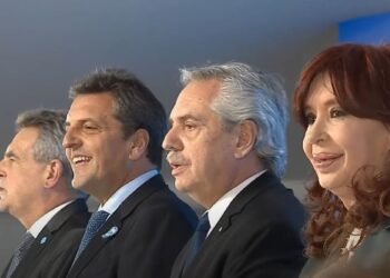 Investigación revela sobornos de hasta el 15% en permisos de importación durante el gobierno de Alberto Fernández
