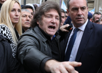 El despliegue de Milei en apoyo a Adorni: tensión con la izquierda y reacciones ante la prensa