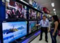 La sorprendente propuesta de un comerciante de tecnología en el conurbano: televisores bloqueables por falta de pago