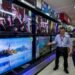 La sorprendente propuesta de un comerciante de tecnología en el conurbano: televisores bloqueables por falta de pago