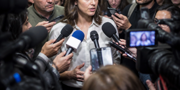 ADEPA manifiesta su oposición a una medida cautelar que afecta a periodistas, defendiendo la libertad de prensa