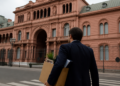Renuncias en el Gobierno: Un análisis de los cambios en la administración de Javier Milei desde 2023.