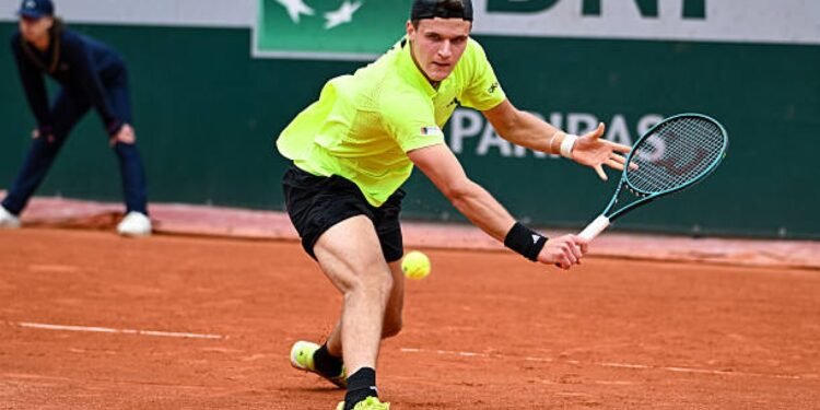 La historia detrás de la afición de Mensik, semifinalista de Roland Garros, por Gimnasia y Esgrima La Plata