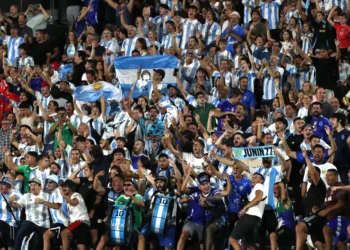 El Mundial marca récord de asistencia, pero los argentinos enfrentan dificultades para conseguir entradas