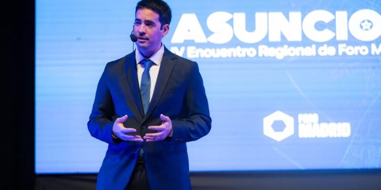 El nuevo vocero presidencial expone su visión sobre la economía y el caso Adorni