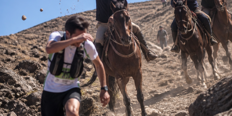 Violencia en la Doble Apolo: jinetes atacaron a corredores en una carrera de montaña en Río Negro