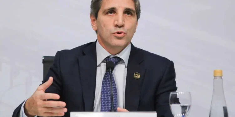 Alivio para Luis Caputo: la Unión Europea ratifica el ingreso de más divisas