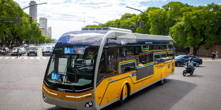 Inauguración del Trambús en CABA: un sistema de transporte innovador con WiFi y cargadores USB