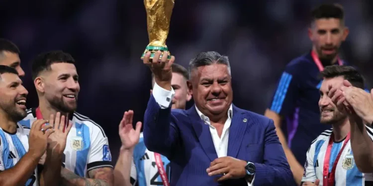 Claudio Tapia intentó mejorar su imagen en el Mundial, pero enfrenta investigaciones judiciales en Estados Unidos