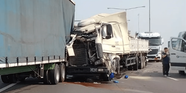 Accidente entre dos camiones en la Panamericana deja a un conductor herido y ocasiona severas demoras en el tráfico