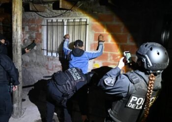 Amplio despliegue policial en Fuerte Apache por el asesinato de un oficial