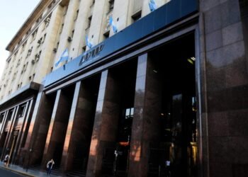 La recaudación de marzo disminuyó en comparación con febrero y mostró caídas en la mayoría de los impuestos