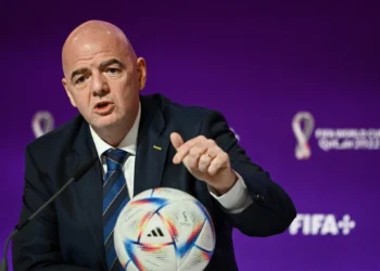 Tres confederaciones de fútbol renuevan críticas a Gianni Infantino