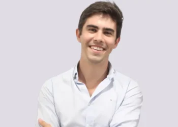 Alejandro Martínez Rico, psiquiatra: “La felicidad no es estar sonriendo todo el tiempo ni vivir en un estado permanente de alegría”