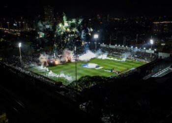 Rosario Central supera a Barracas Central tras un estreno complicado de iluminación