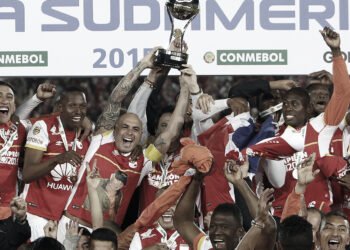 Independiente Santa Fe: El desafío de un veterano goleador y un experimentado entrenador