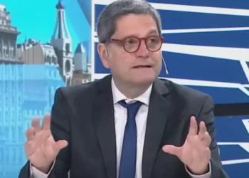Médico advierte sobre los peligros del uso de vapeadores y otros productos de nicotina