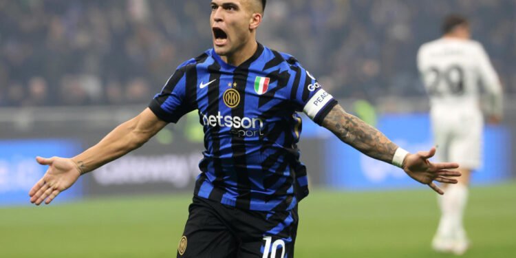 ¿Julián se va y Lautaro llega? La situación de Alvarez en el Barcelona se complica