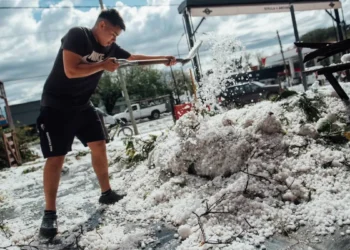 Intenso temporal de lluvia, viento y granizo causa dos muertes en el sur de Brasil y daños en Paraguay y Misiones