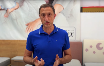Consejos de Juan Suárez, especialista en sueño: “Bañarse antes de dormir contribuye a regular la temperatura corporal y a mejorar la calidad del sueño”