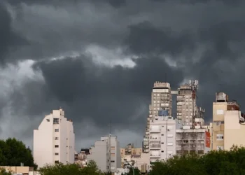 Actualización del pronóstico meteorológico en Buenos Aires: alerta doble por tormentas y vientos fuertes