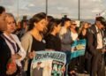 Familiares del Ara San Juan protestan por el retiro de banderas en la Base Naval de Mar del Plata