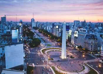 El 70% del mercado textil argentino proviene de importaciones, y el sector denuncia “competencia desleal”