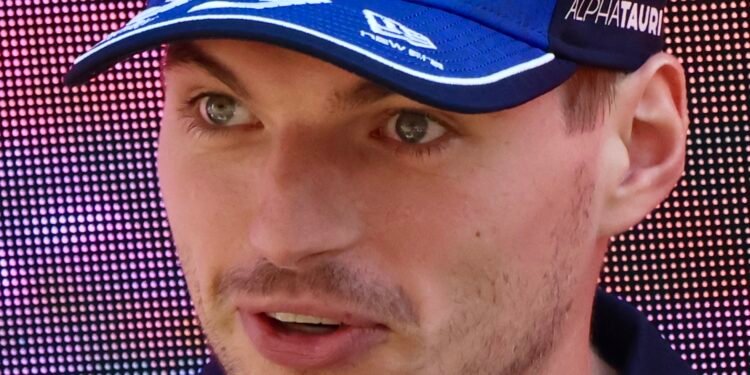 Max Verstappen inició la carrera desde el último lugar contra 100 kartings y logró la victoria: la estrategia tras pasar a más de 60 en la primera vuelta